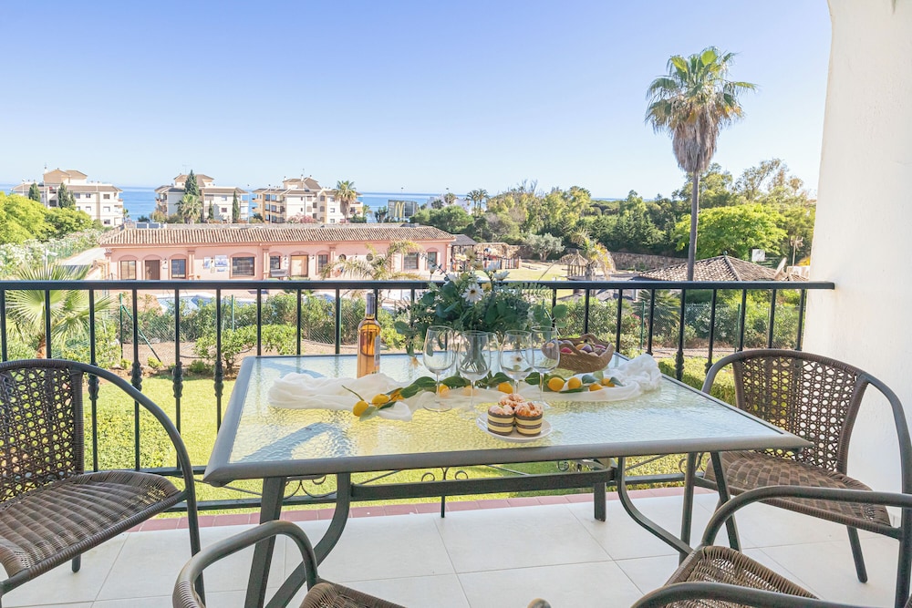 Honeymoon Apartment, Multiple Bedrooms, 2 Bathrooms (Luxury Family Riviera Del Mar)