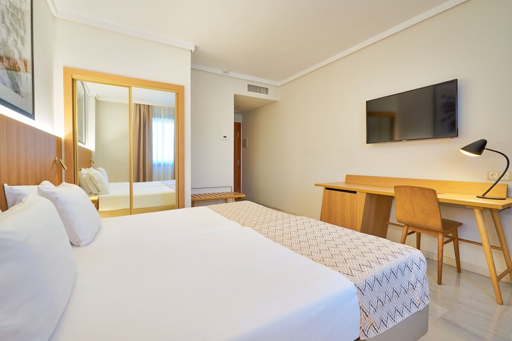 Standard Twin Room, 2 Twin Beds - Photo 3