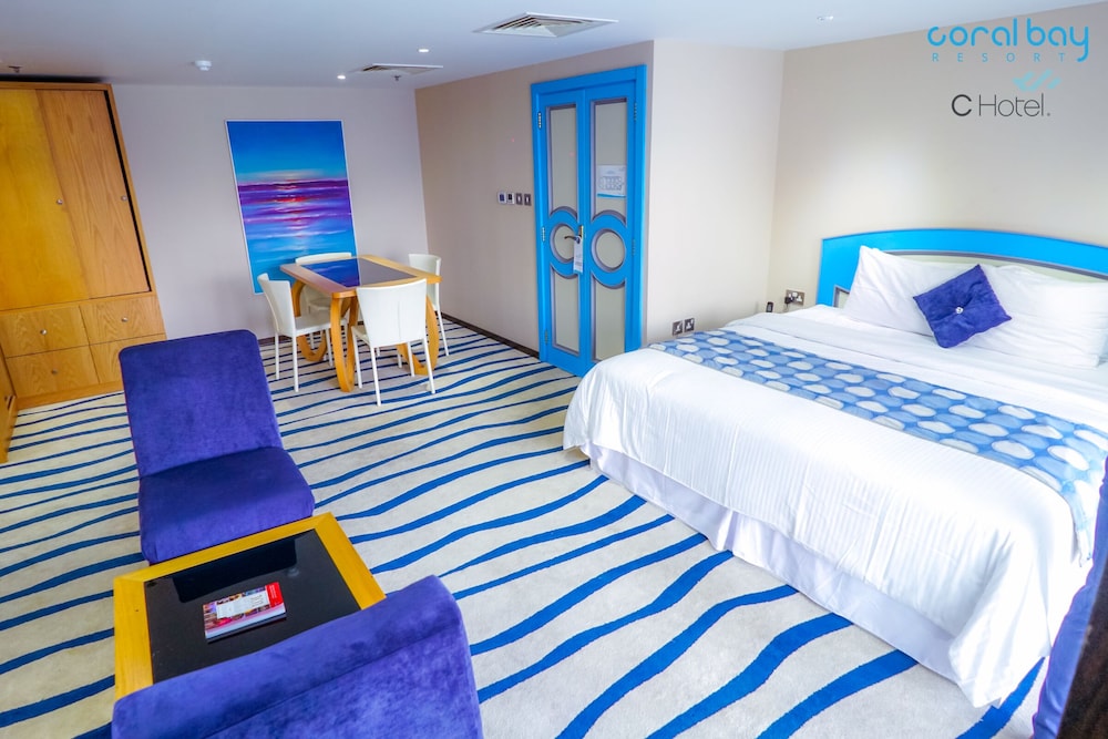 Junior Suite, 1 Queen Bed, Beach View, Beachfront photo 3