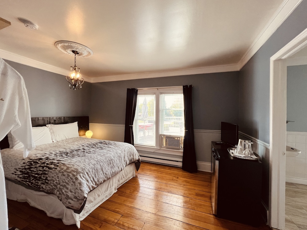 Royal Room photo 3