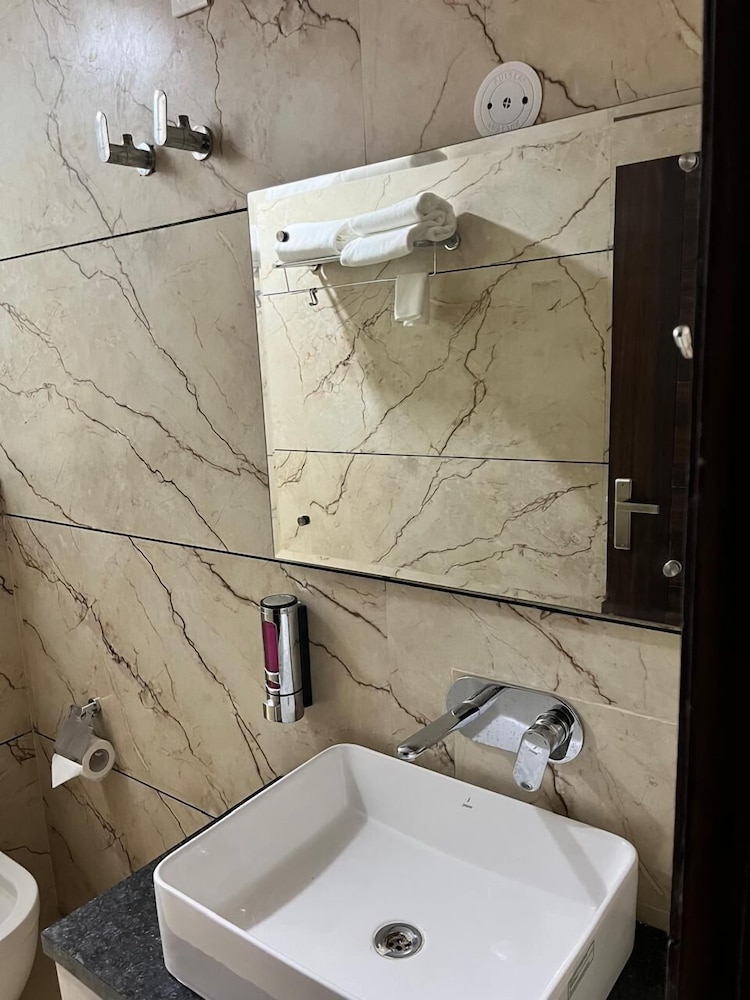 Deluxe Double or Twin Room photo 2