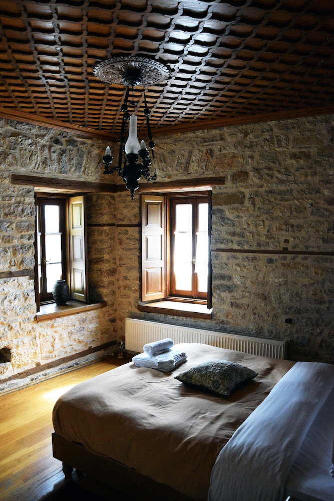 Traditional Double Room, 1 Bedroom, Mountain View