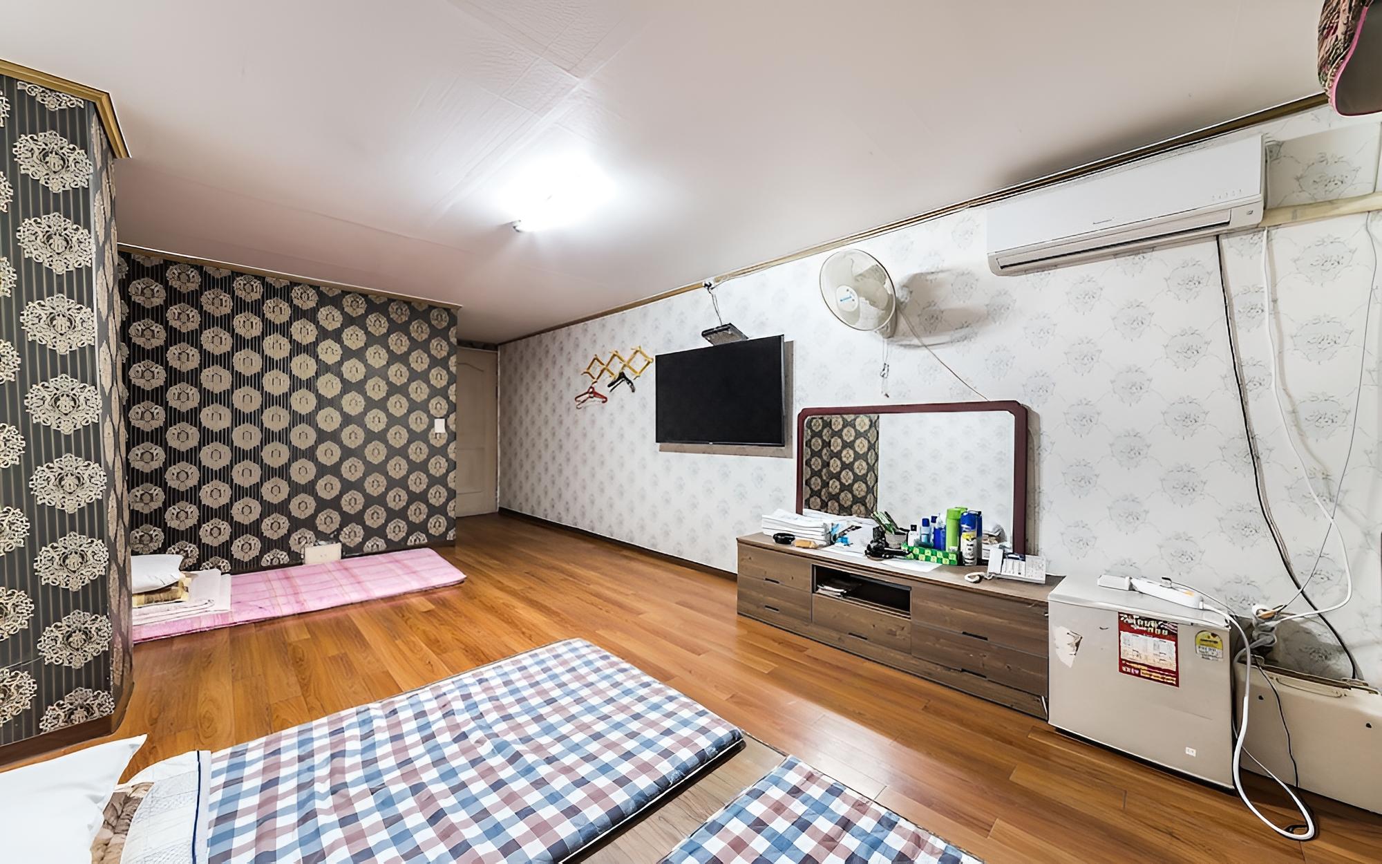 Room (Korean-style Ondol Room) - Photo 3