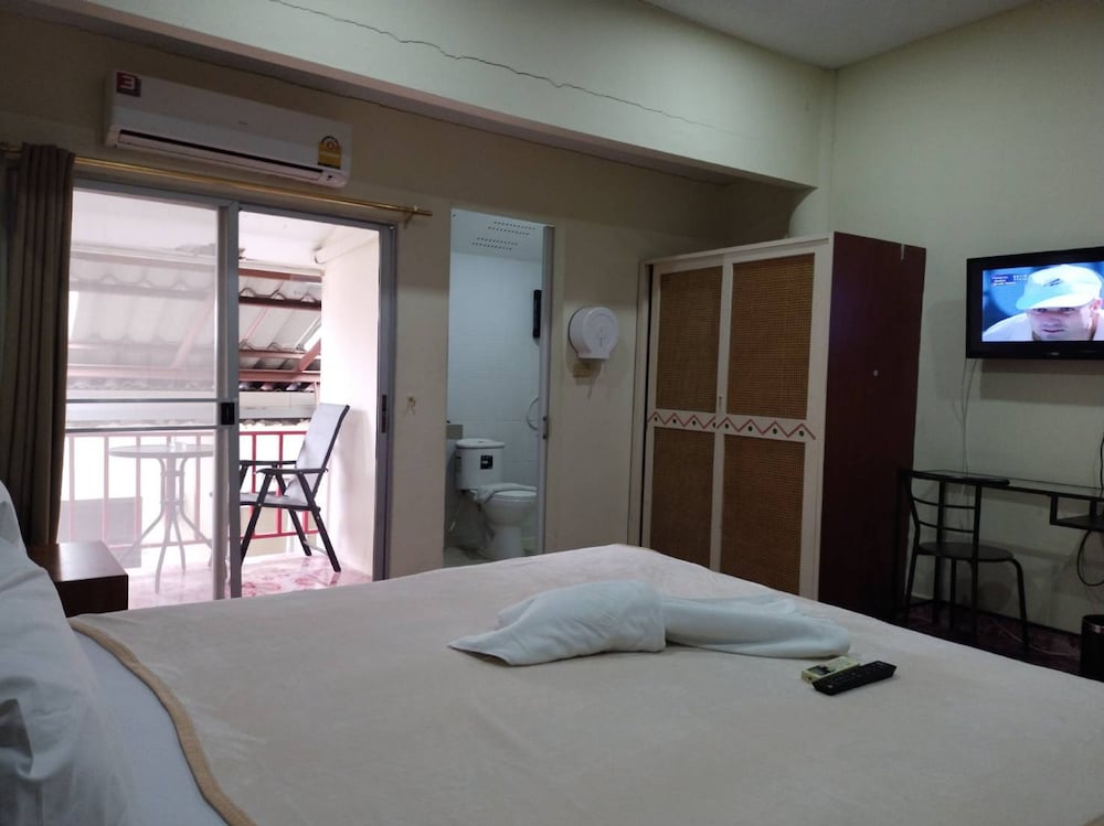 Deluxe Room, 1 Queen Bed, Tower photo 2