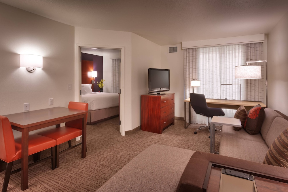 Suite, 1 Bedroom - Photo 8