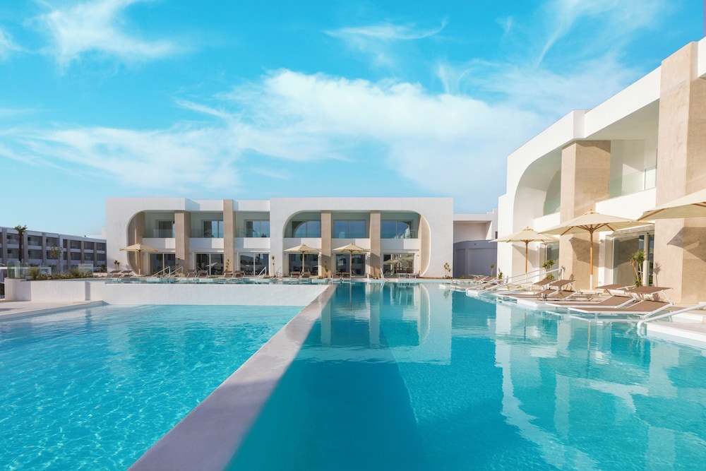 Deluxe Swim-Up Room - Photo 7