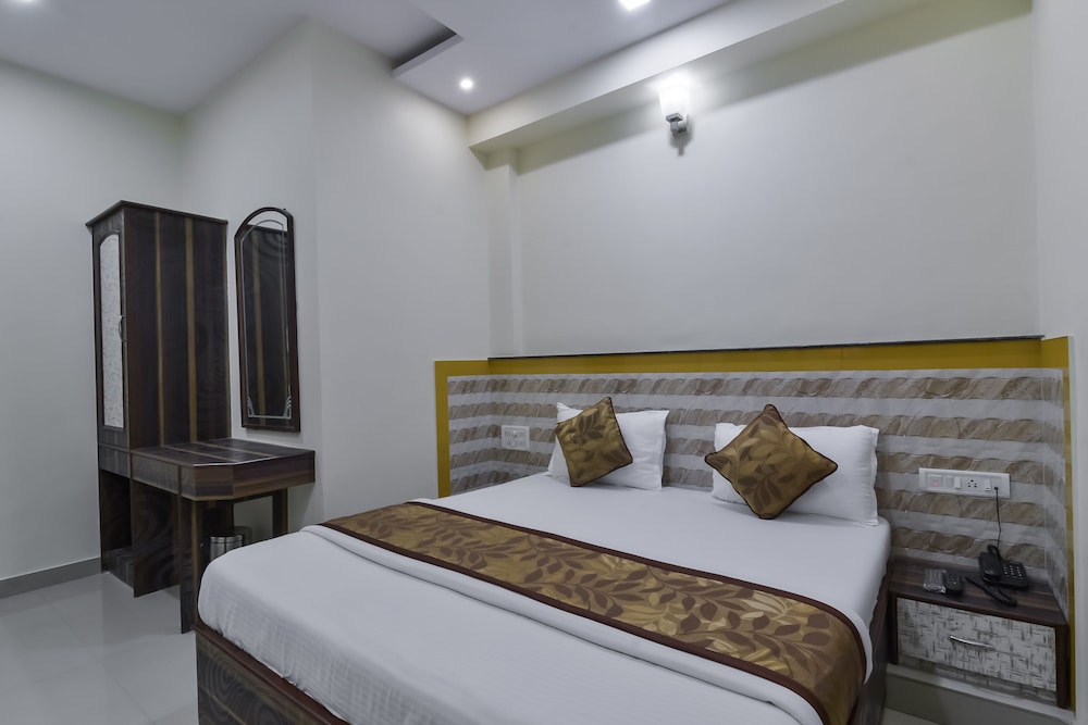 Suite Room - Photo 11