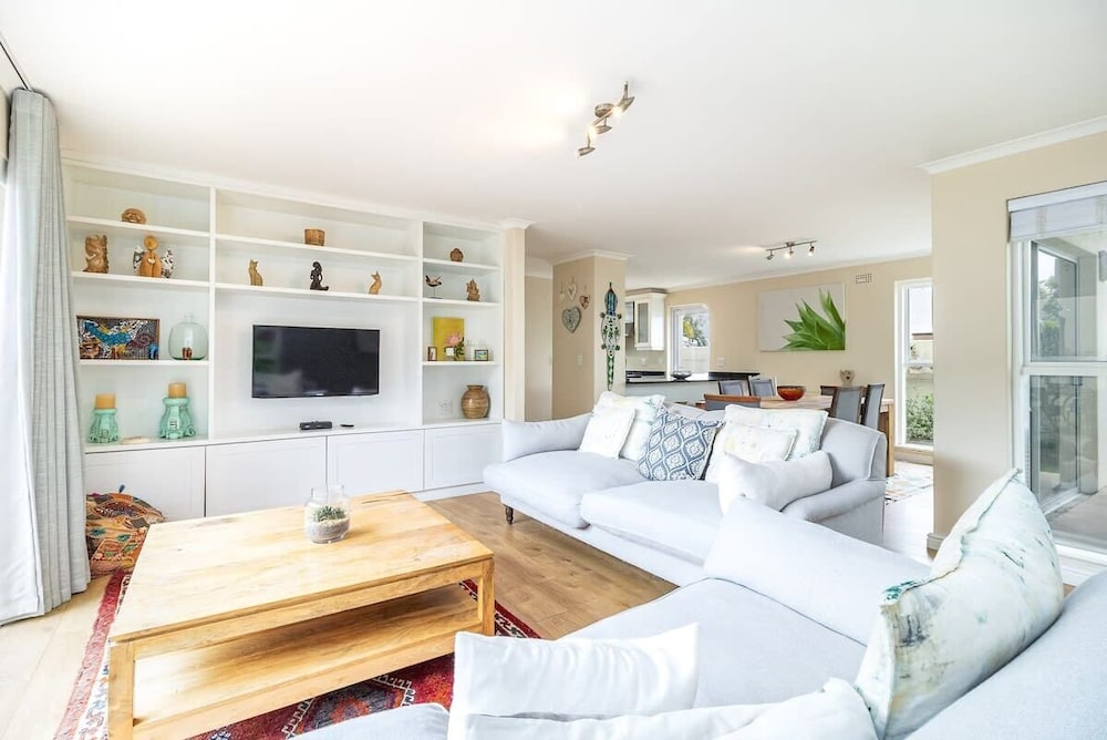House, Multiple Beds, Pool Access, Ocean View (Harbour Lights )