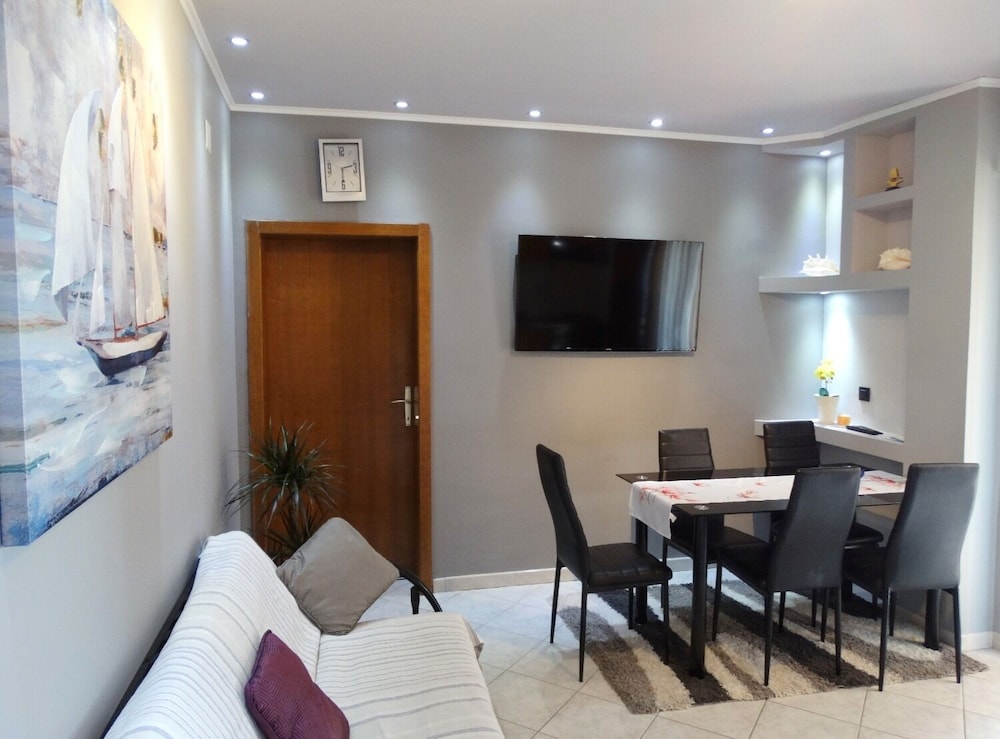 Apartment (Kata - A2(4+2))