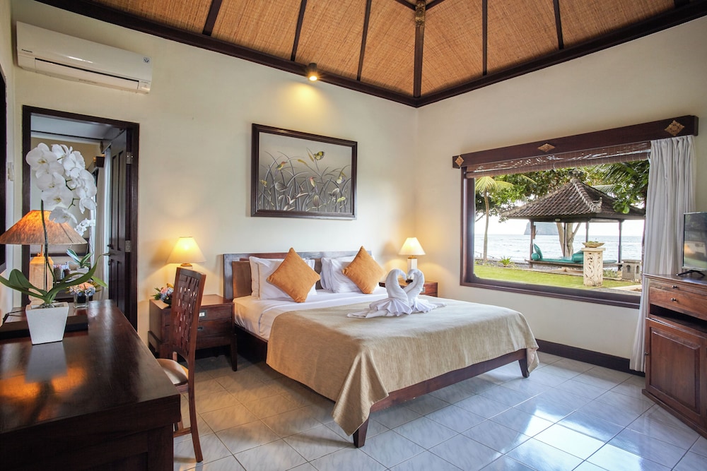 Deluxe Beach Front Villa