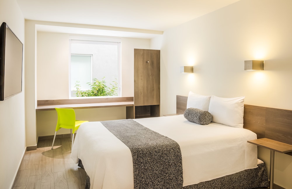 Superior Room, 1 Queen Bed, Non Smoking photo 3