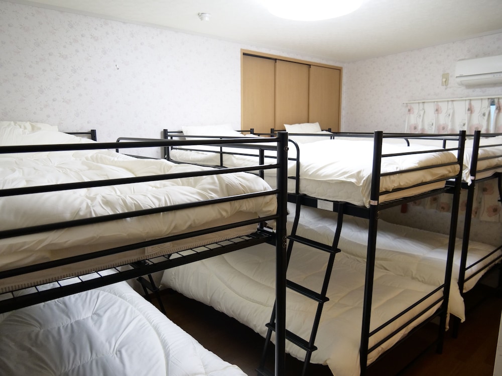 Large Room for 5 to 15 Guests photo 3