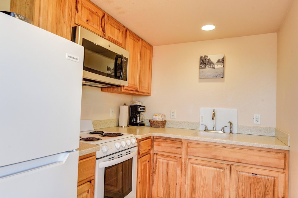 Luxury Cabin, 2 Bedrooms, Oceanfront photo 3