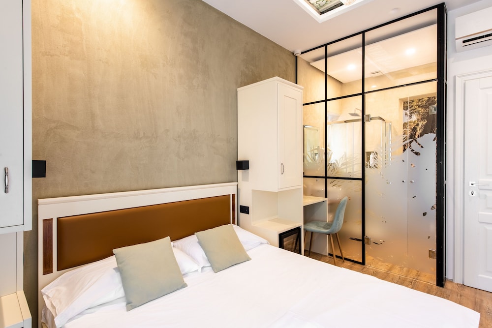 Standard Double Room photo 3