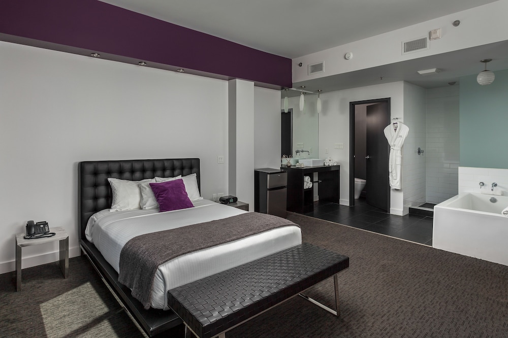 Marvellous Room, 1 Queen Bed, City View or Courtyard View photo 2