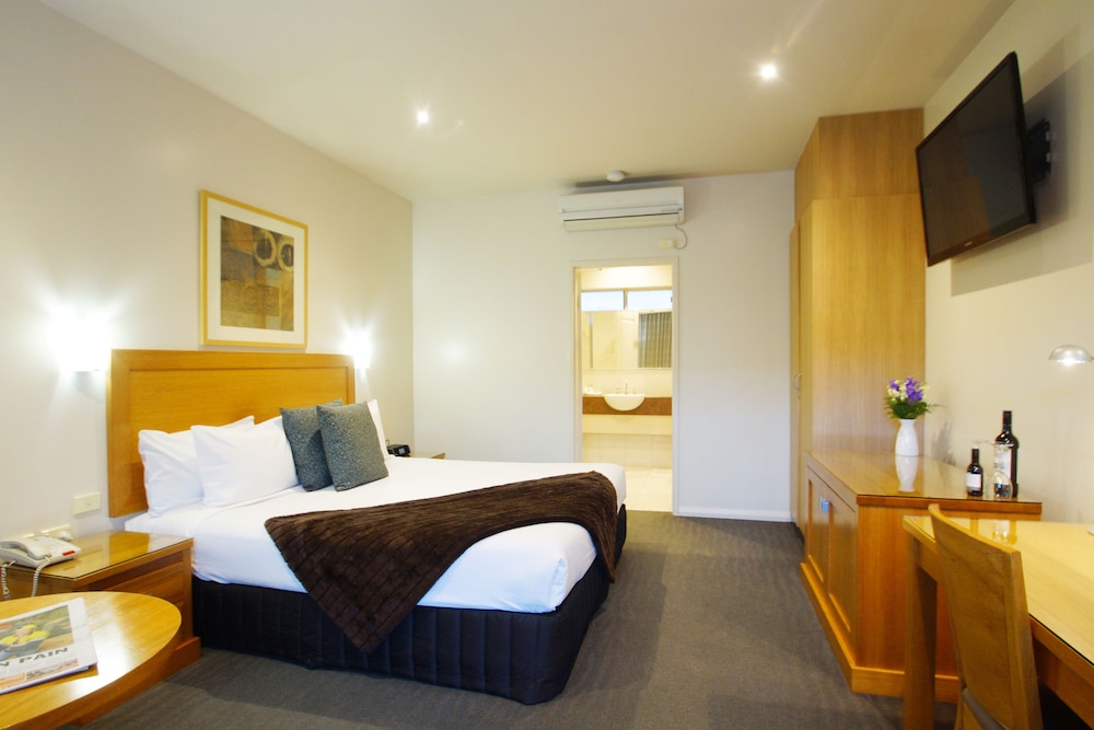 Deluxe King Room photo 1