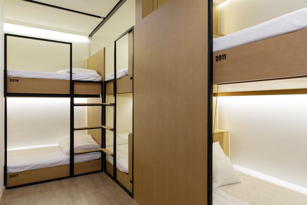 Shared Dormitory, 6 Bunk Beds photo 2