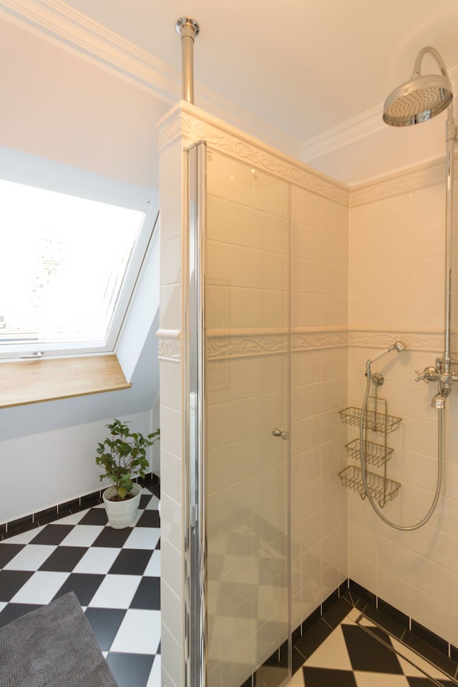 Condo, 2 Bedrooms, Kitchen (Flat 5) photo 2
