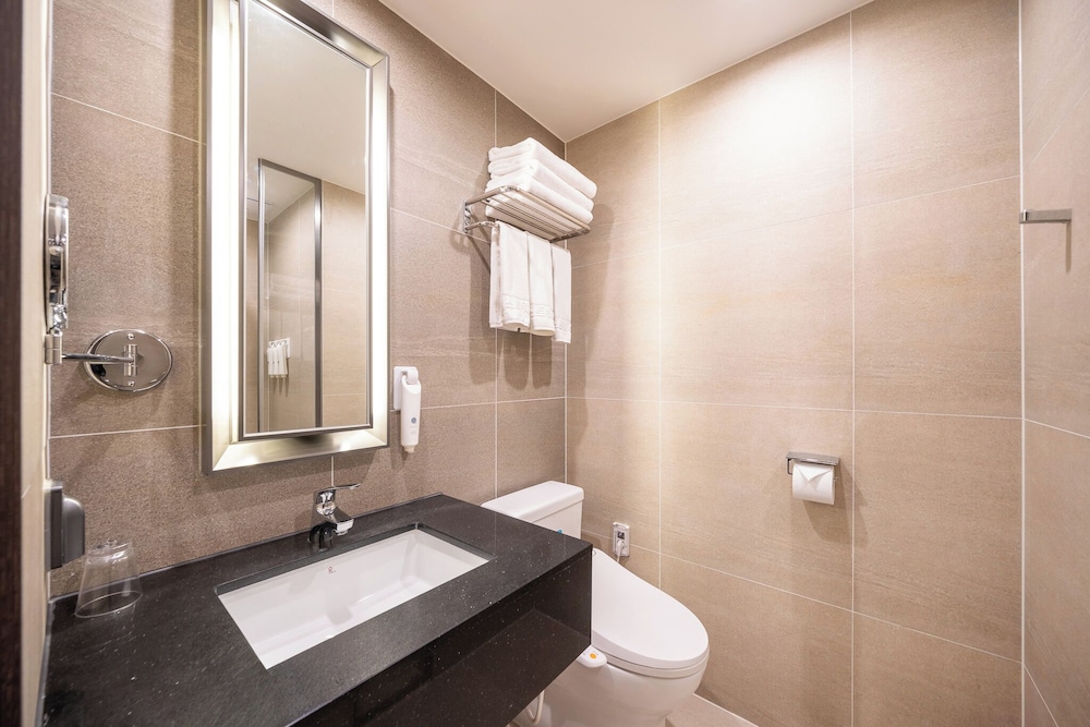 Standard Room, 3 Twin Beds, Non Smoking, City View - Photo 3