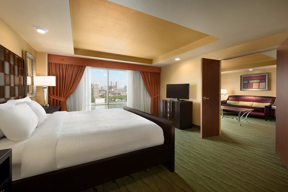 Suite - Photo 5