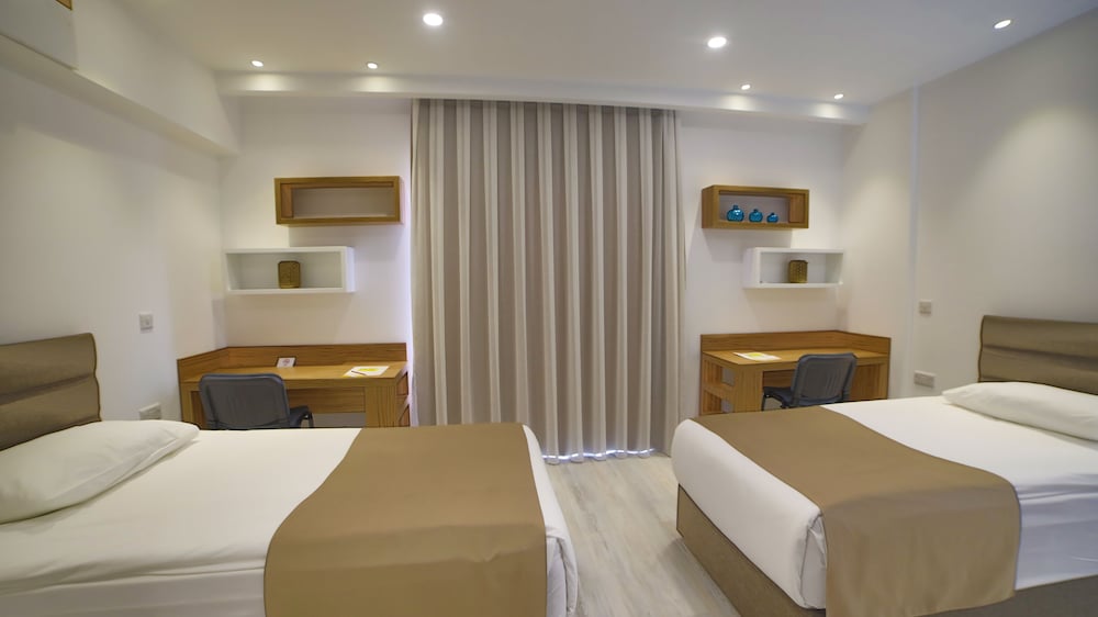 Twin Room - Photo 2