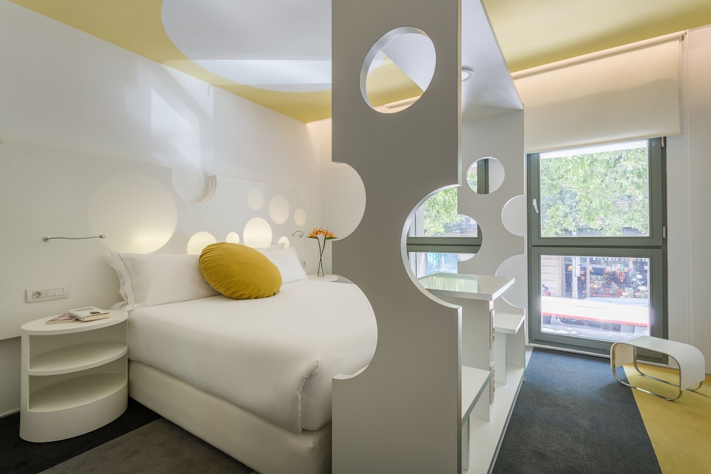Deluxe Room (Individual)