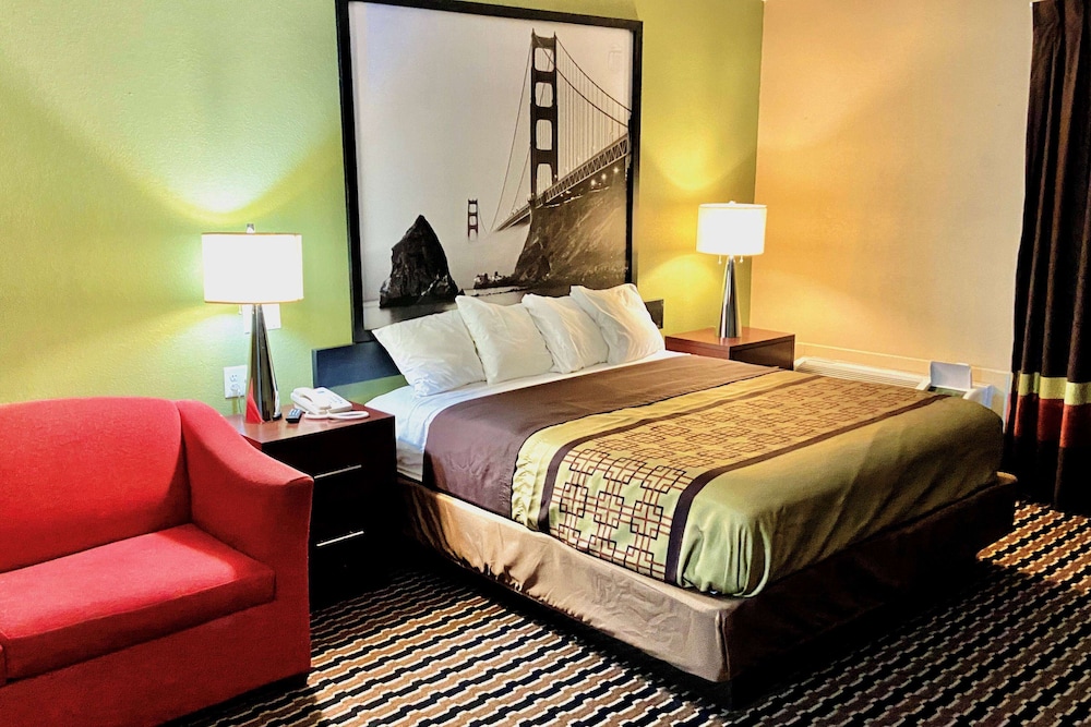 Room, 1 King Bed, Non Smoking photo 2