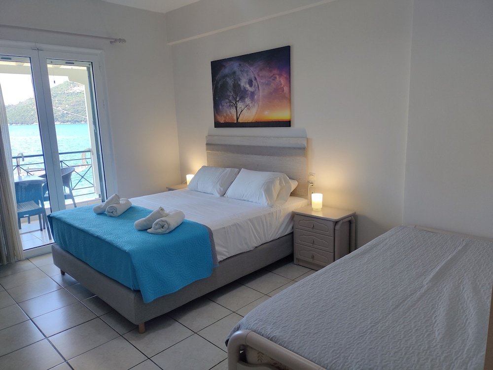 Basic Studio, Sea View