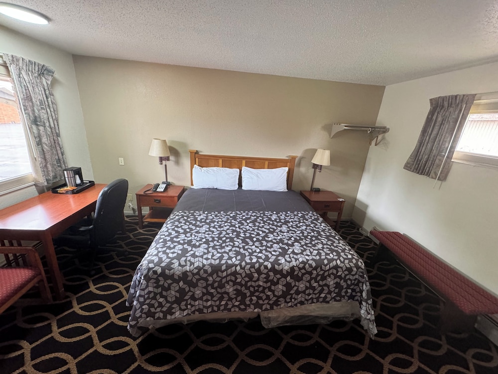 Deluxe Room, 1 King Bed photo 1