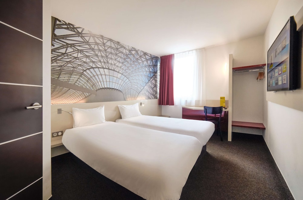 Standard Twin Room - Photo 3