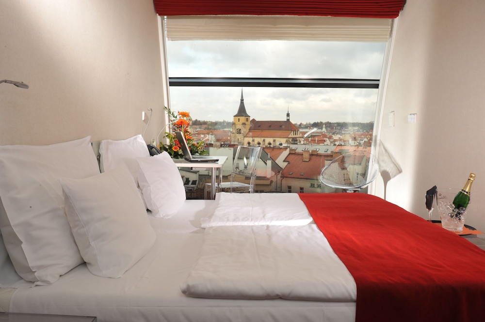 Superior Double or Twin Room (Old Town View) photo 3