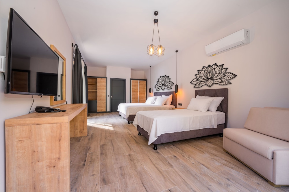 Carob Suite photo 3