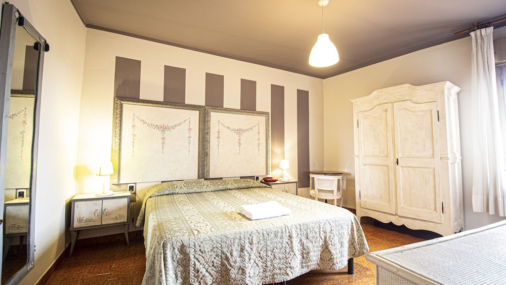 Double or Twin Room - Photo 1