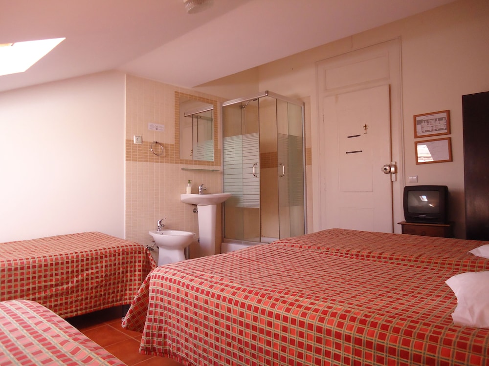 Quadruple Room, Shared Bathroom (2 People) photo 2