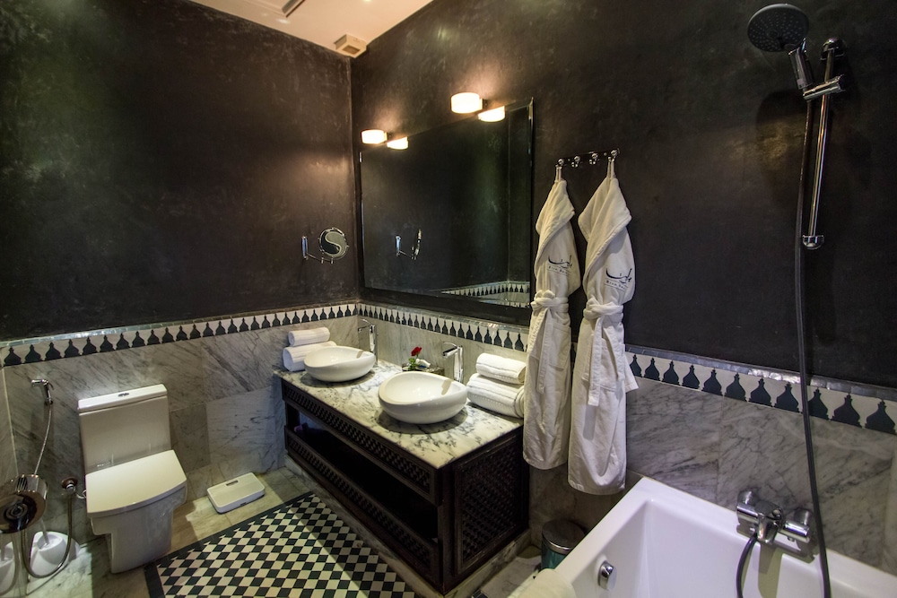 Deluxe Suite, Private Bathroom, Pool View ( Royale) photo 2