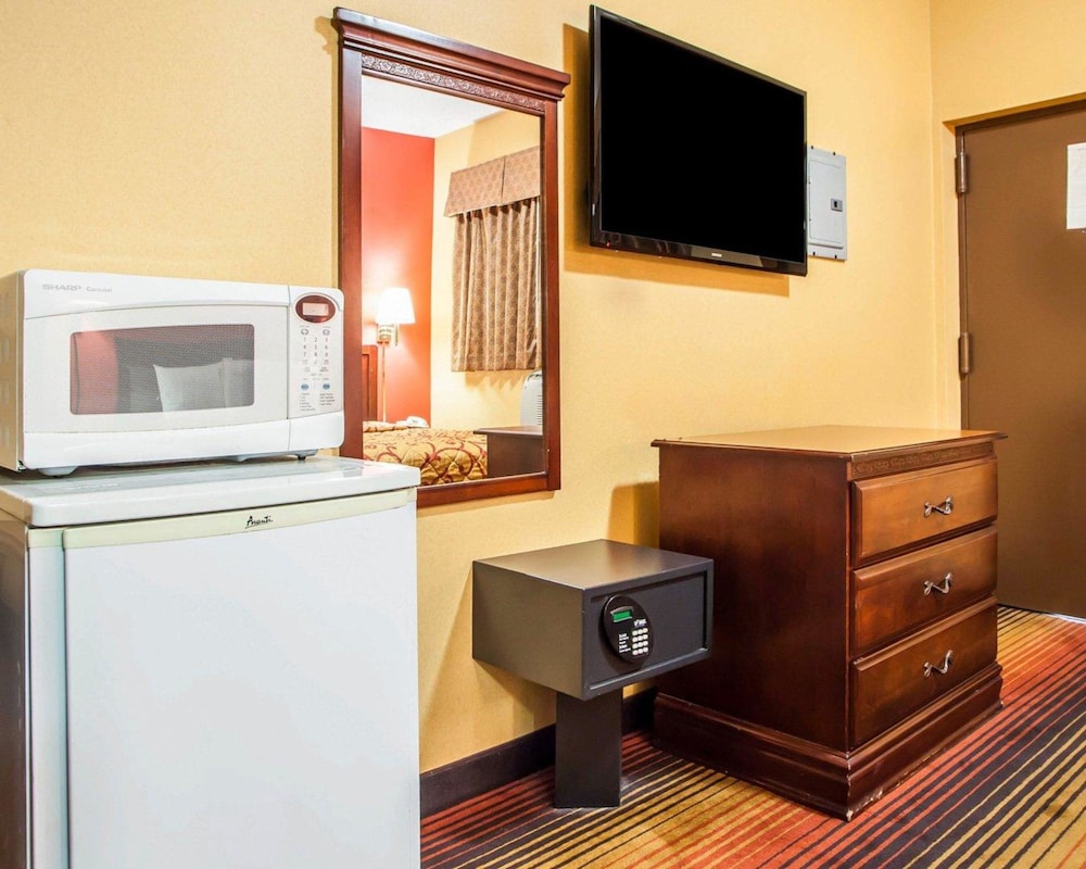 Standard Room, 1 King Bed, Non Smoking - Photo 1