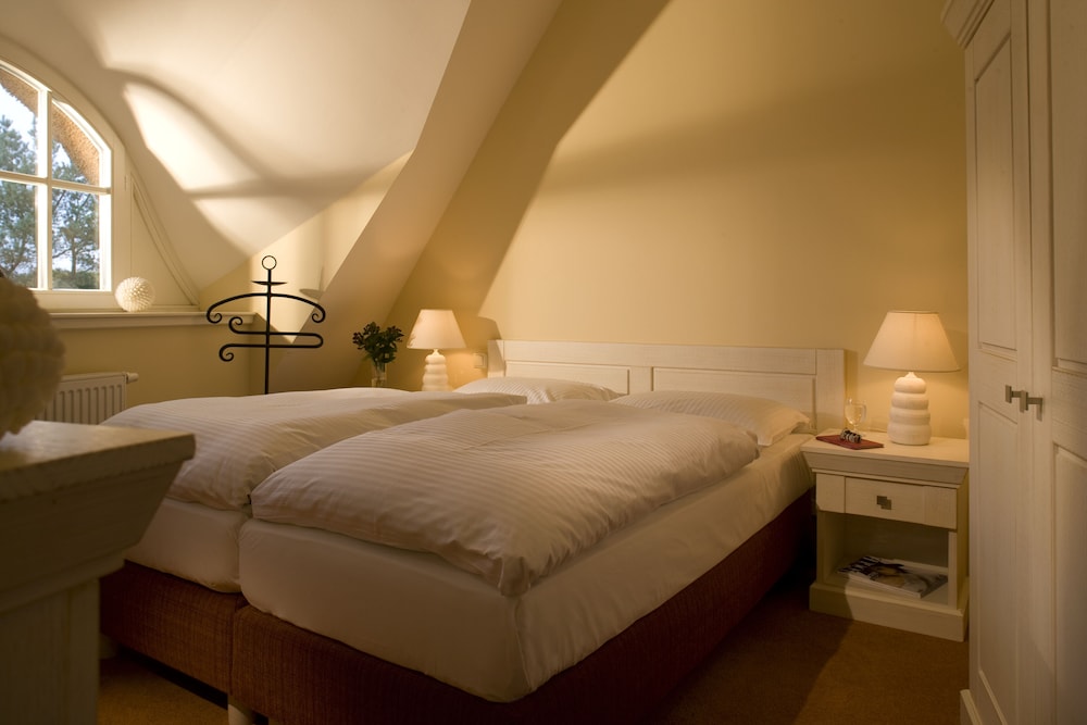 Deluxe House photo 1