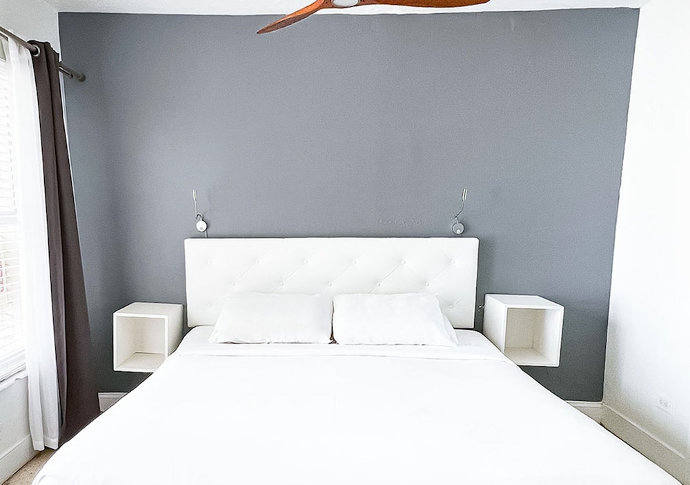 Deluxe Studio, 1 King Bed photo 2