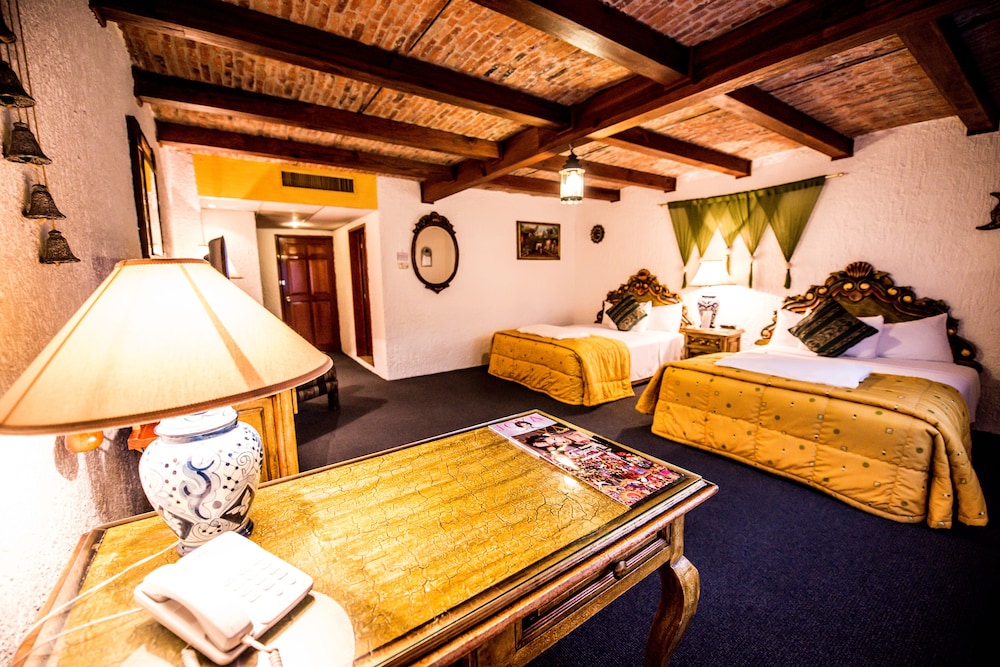 Deluxe Room, 2 Queen Beds - Photo 3