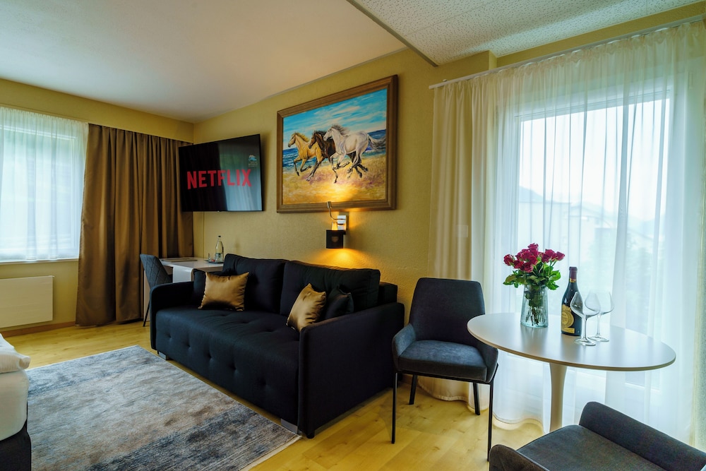 Double Room, Partial Lake View
