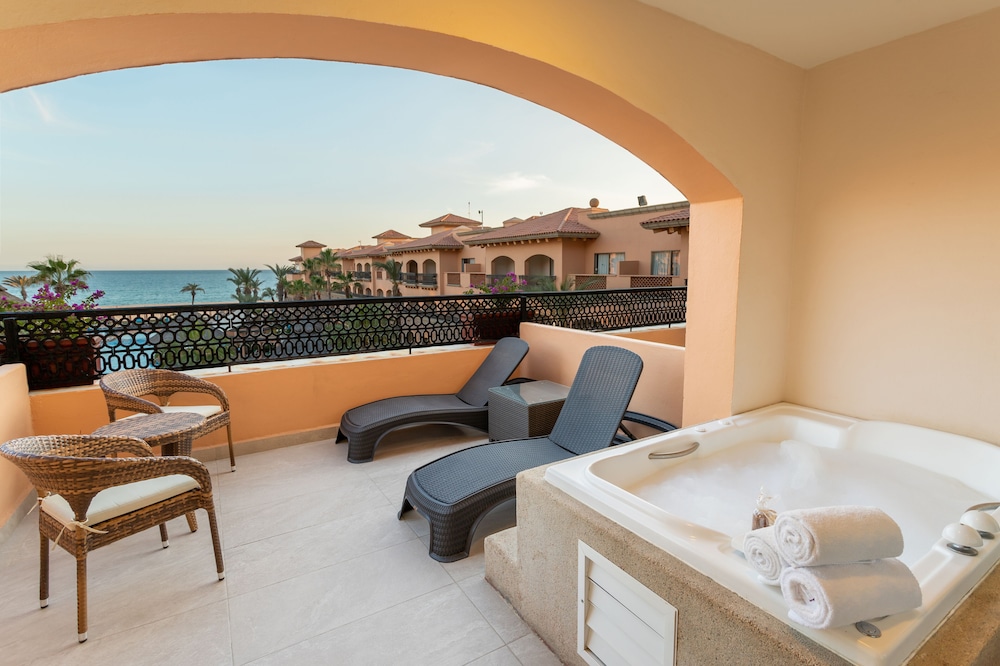 Deluxe Room Balcony, 1 King Bed, Jetted Tub, Ocean View - Photo 7