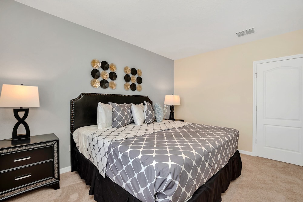 House (Multiple Bedrooms)
