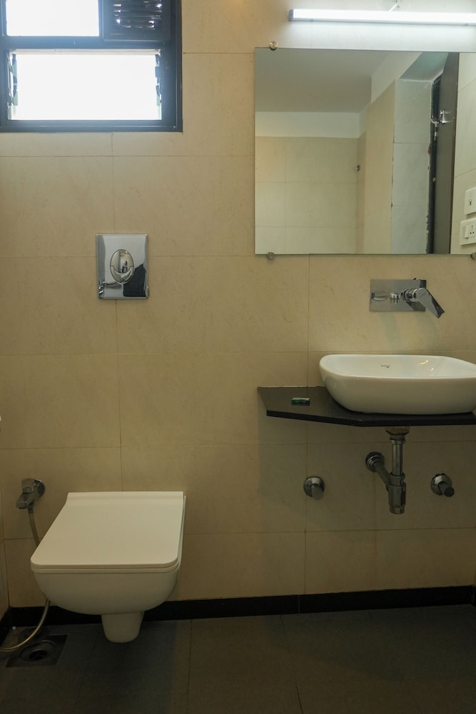 Classic Double or Twin Room - Photo 7