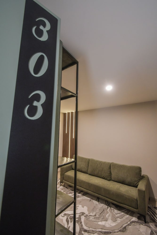 Satelite Suite - Photo 4