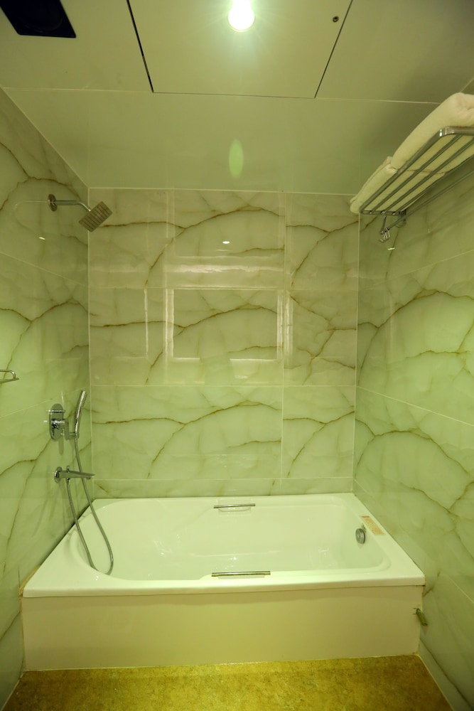 Suite - Photo 2