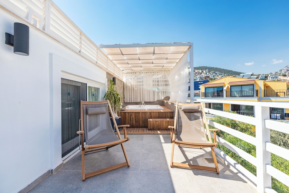 Penthouse Room, Jetted Tub, Sea View - Photo 28