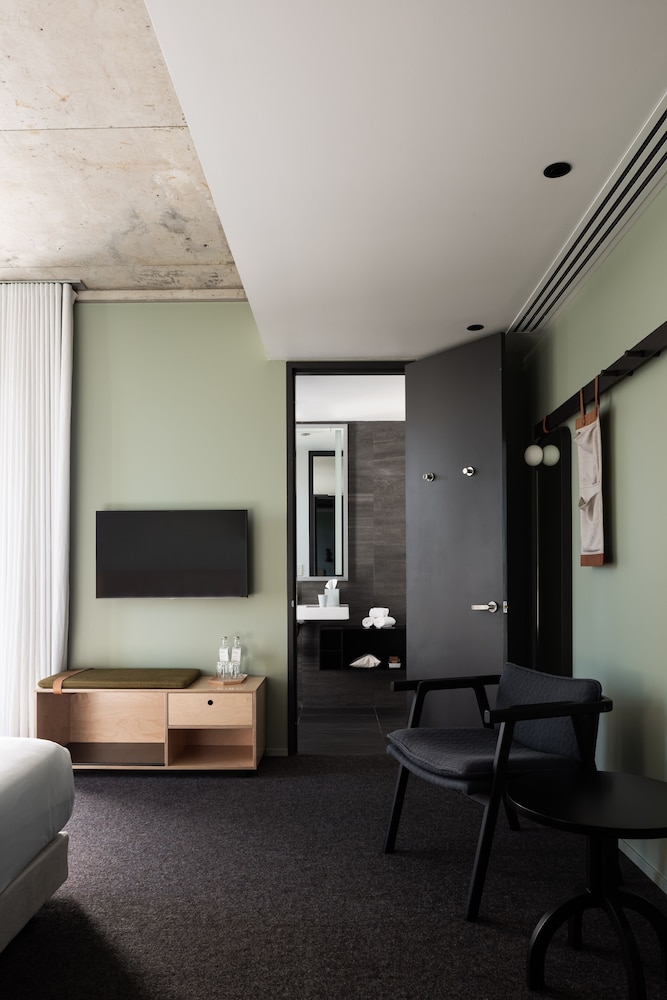 Grand Room thumbnail 6