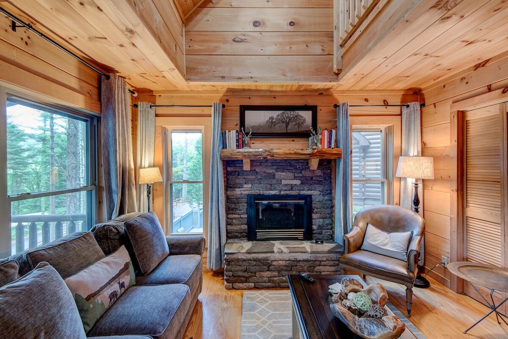 Signature Cabin photo 2