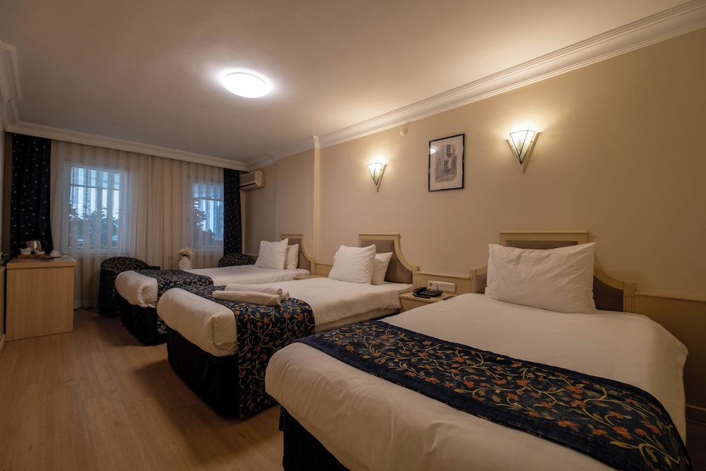 Economy Triple Room, 1 Double Bed photo 1