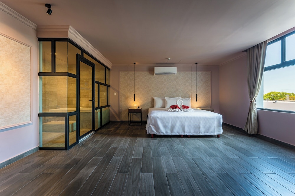 Deluxe Suite photo 1
